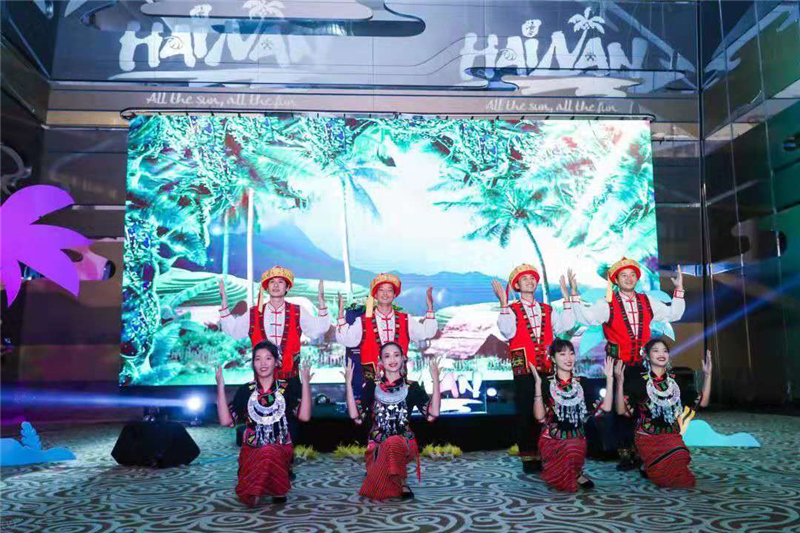 3、檳榔谷助力海南國(guó)際旅游島（上海）音樂(lè)推介會(huì) 邀請(qǐng)游客做黎家人