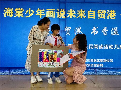 《貨船能源區(qū)》里，椰子樹可以變成能源，這是海棠一小學(xué)生蔡曉琪心中的未來自貿(mào)港。